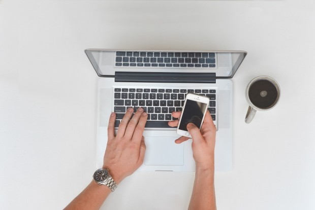 Подібна функція хороша не тільки для Macbook-ів, які використовуються в фойє і кімнатах відпочинку або очікування, але і в ситуаціях, коли ваш друг або колега просить ваш Mac на хвилинку, щоб «дещо подивитися \ зробити»