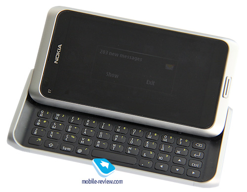 В Nokia N97 це не так впадало в очі, але на цій моделі дратує, не знаю чому, але це думка багатьох користувачів пристрою